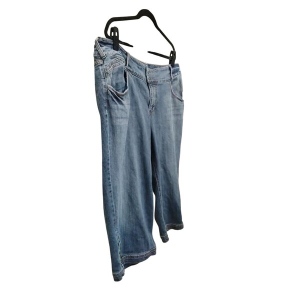 Venezia Size 22 Stretch Denim Capri Jeans Green Button Accents Mid Rise Cropped - Picture 4 of 9